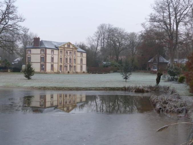 Appartement André Le Nôtre dans château XIX ème Bracquetuit Exterior foto